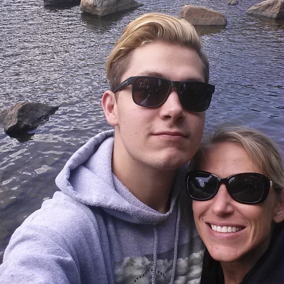 Meet your Posher, Stephanie - Picture 1 of 1